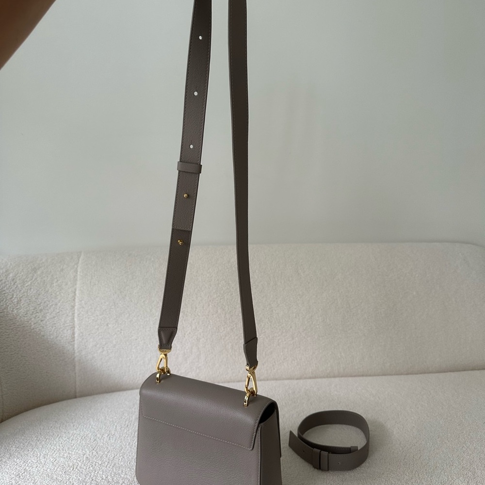 Elegant Cream Shoulder Bag - Picture 7 of 9